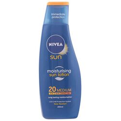 Nivea Zonverzorging Zonnebrandmelk Beschermt Hydrateert - SPF20 Other